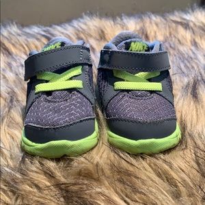 Gently worn Nike Sneakers 2C ✨SOLD✨